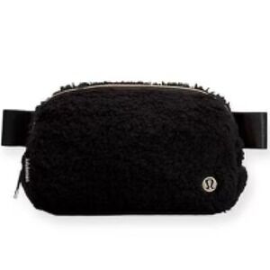 Lululemon‎ Everywhere Belt Bag Fleece Black Gold Hardware LU9B18S 1L NWT